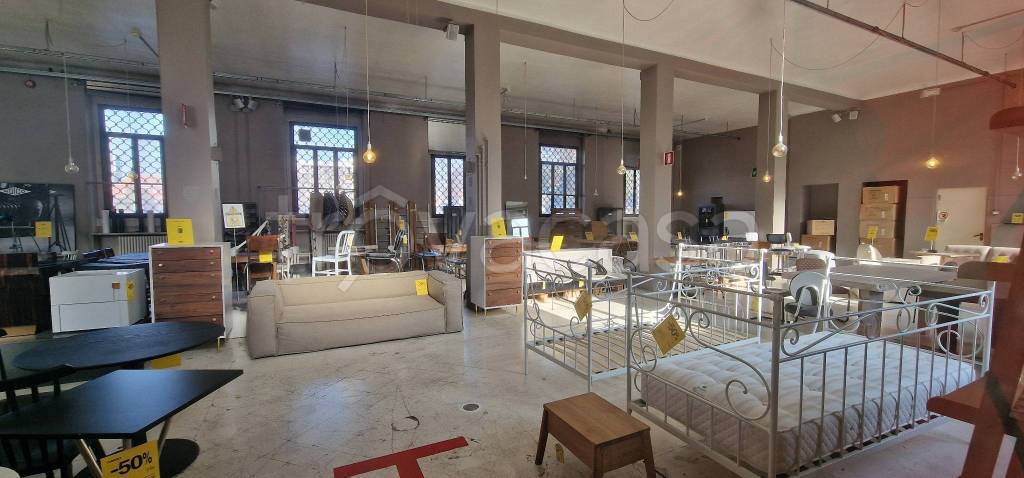 negozio in vendita a Milano in zona Crescenzago