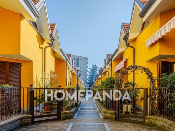 casa indipendente in vendita a Milano in zona Baggio