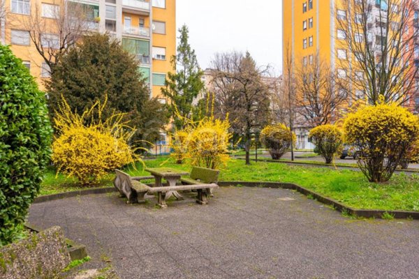 appartamento in vendita a Milano in zona Famagosta