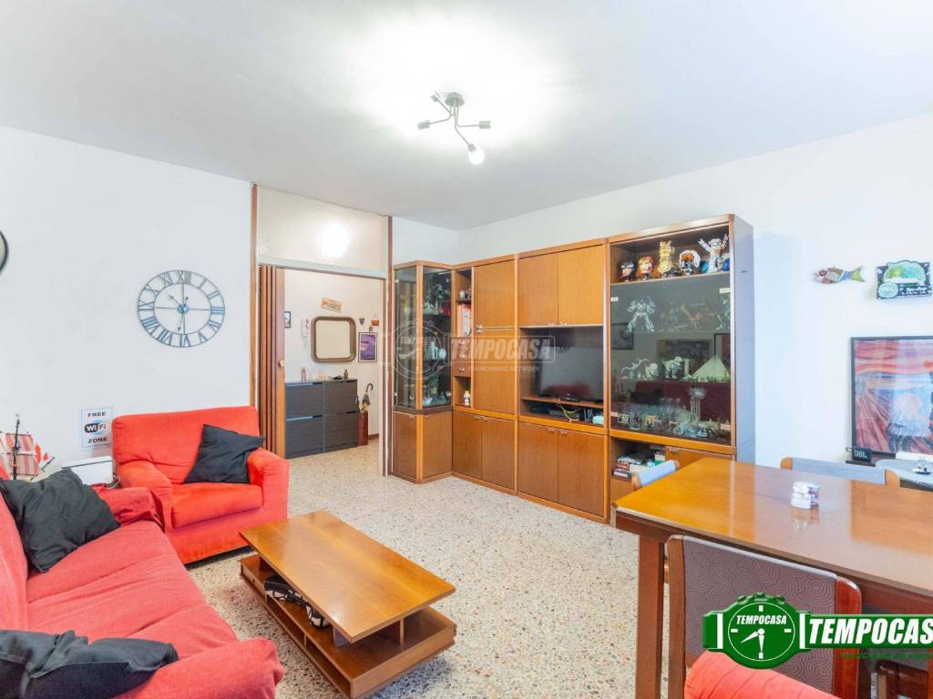 appartamento in vendita a Milano in zona Baggio