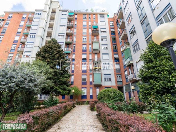 appartamento in vendita a Milano in zona Adriano