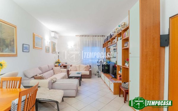 appartamento in vendita a Milano in zona Montalbino
