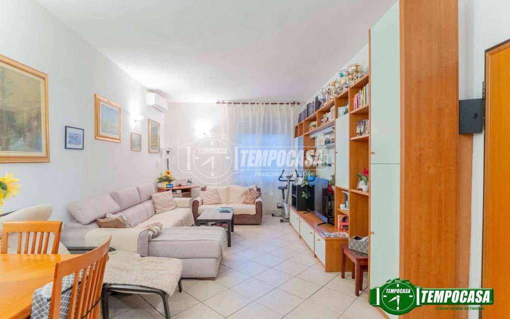 appartamento in vendita a Milano in zona Montalbino