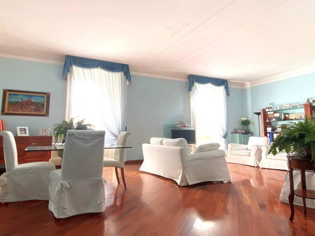 appartamento in vendita a Milano in zona Guastalla