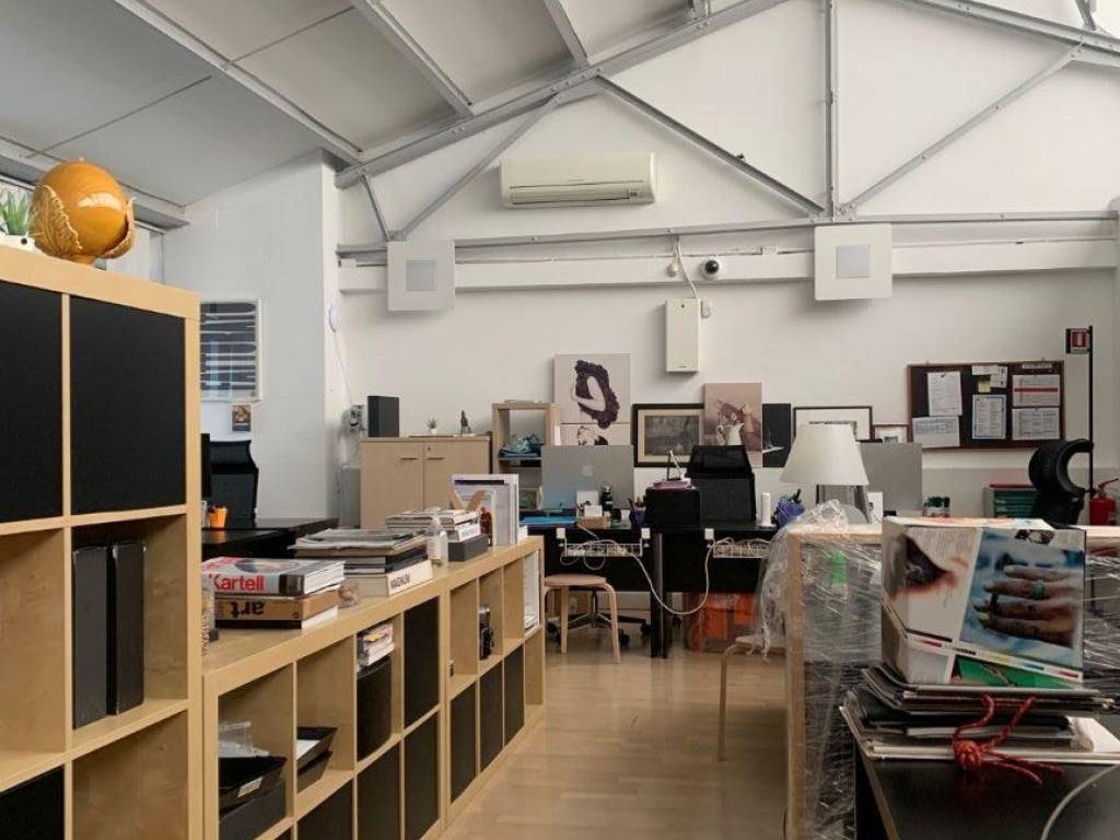 intera palazzina in vendita a Milano in zona Piazzale Lodi