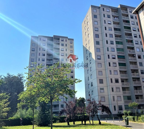 appartamento in vendita a Milano in zona Gallaratese