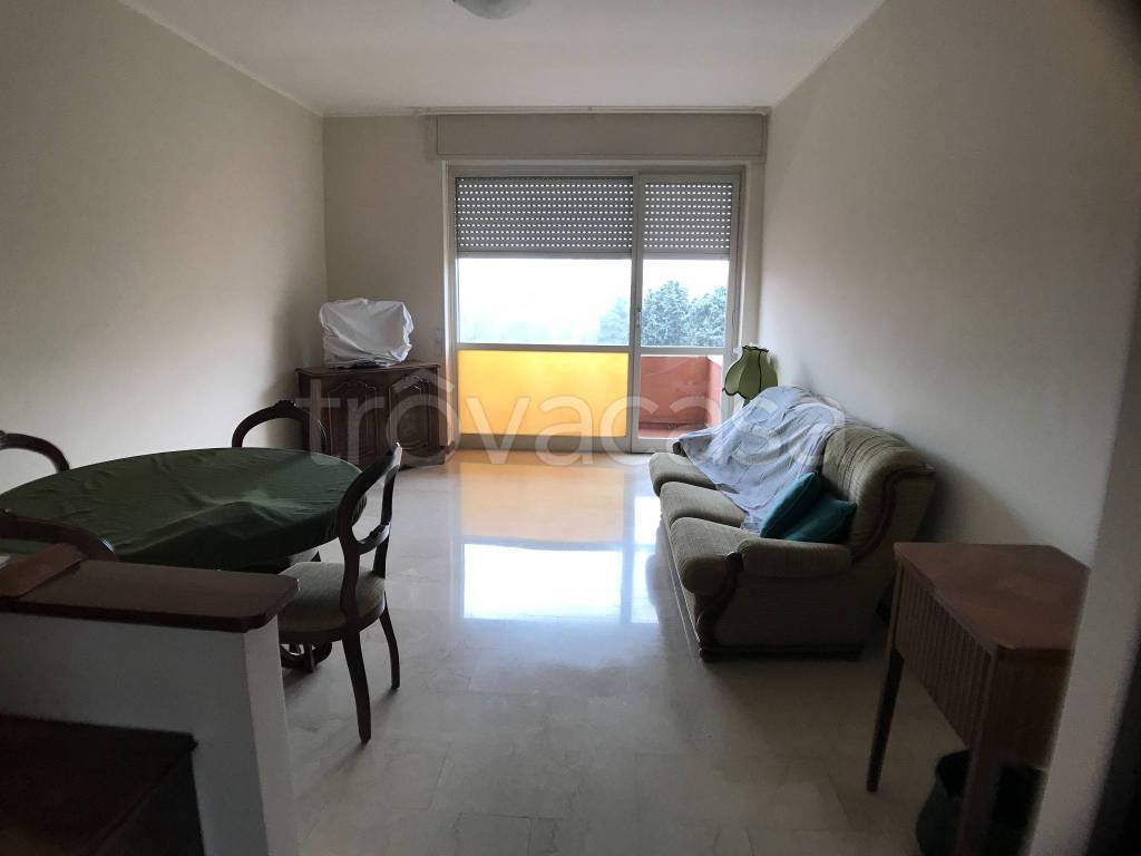 appartamento in vendita a Milano in zona Adriano