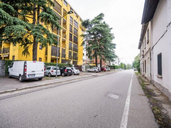 appartamento in vendita a Milano in zona Baggio