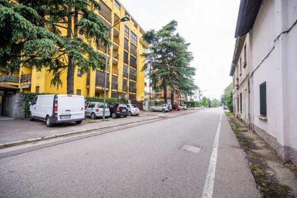 appartamento in vendita a Milano in zona Baggio