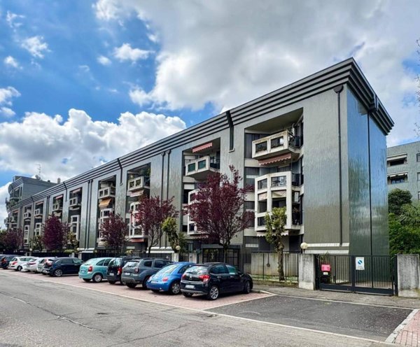 appartamento in vendita a Milano in zona Quinto Romano