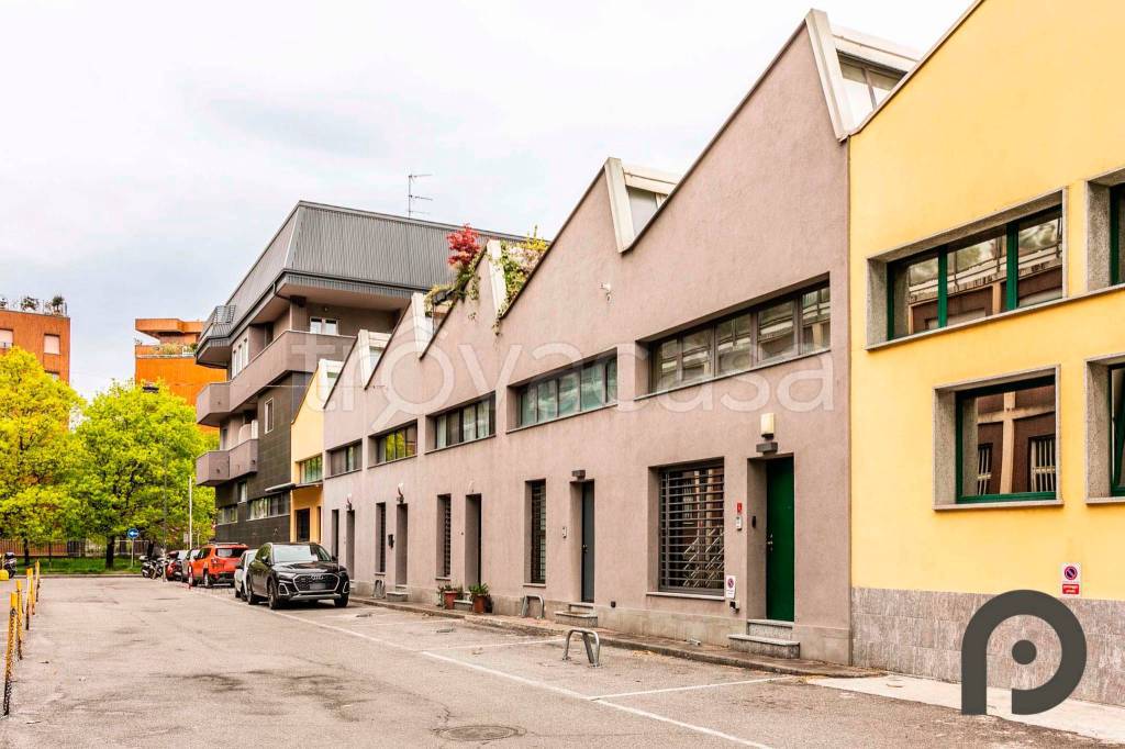 appartamento in vendita a Milano in zona Morivione