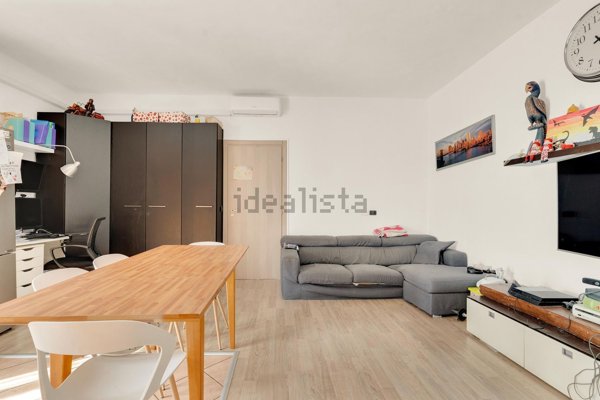 appartamento in vendita a Milano in zona Lorenteggio