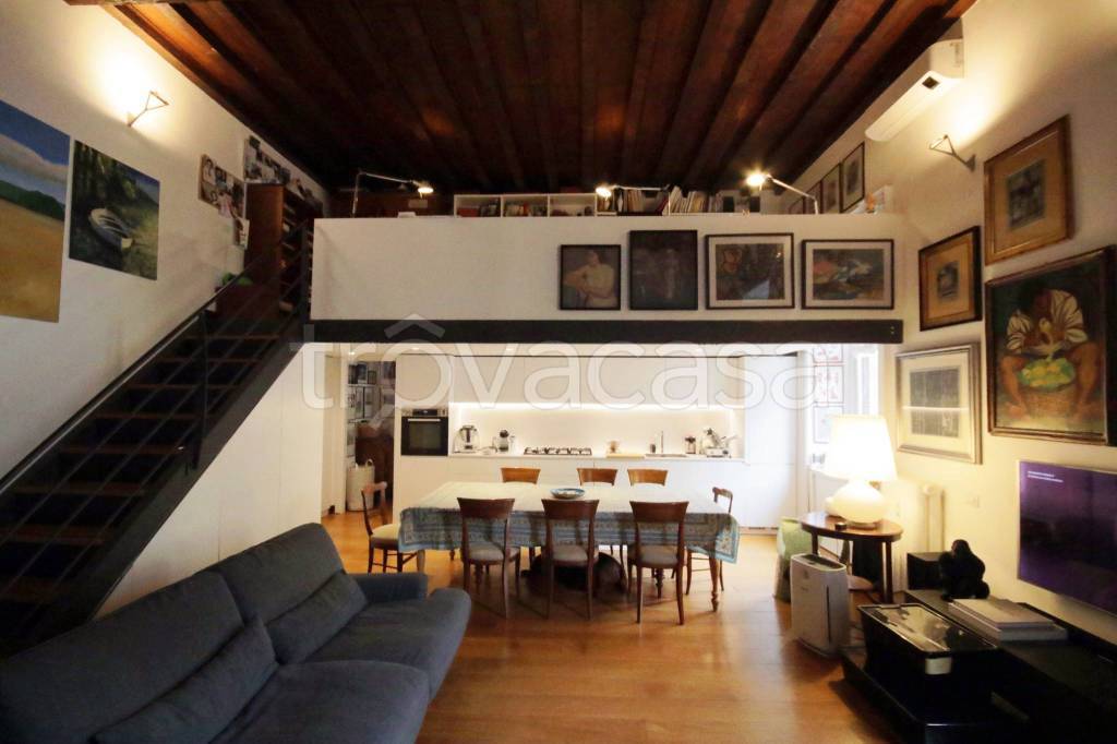 appartamento in vendita a Milano in zona Porta Genova
