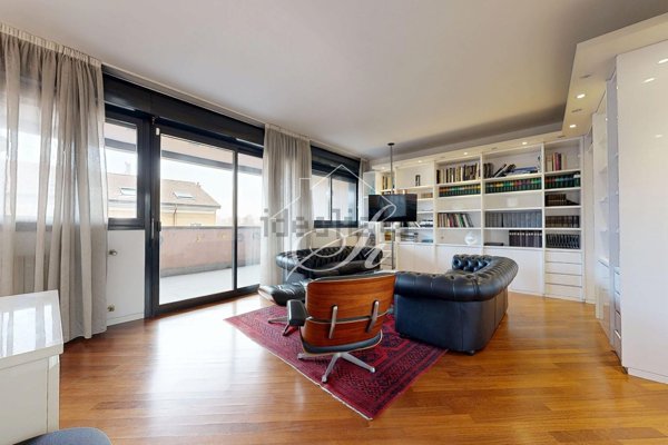 appartamento in vendita a Milano in zona Lorenteggio