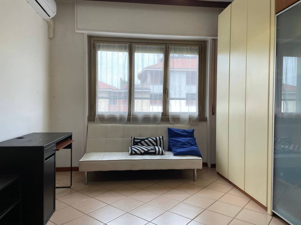 appartamento in vendita a Milano in zona Lorenteggio