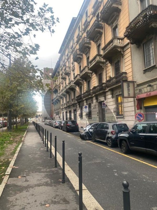 locale commerciale in vendita a Milano in zona Isola
