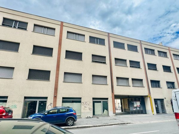 negozio in vendita a Milano in zona Bovisa