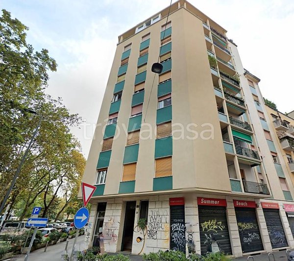 locale commerciale in vendita a Milano