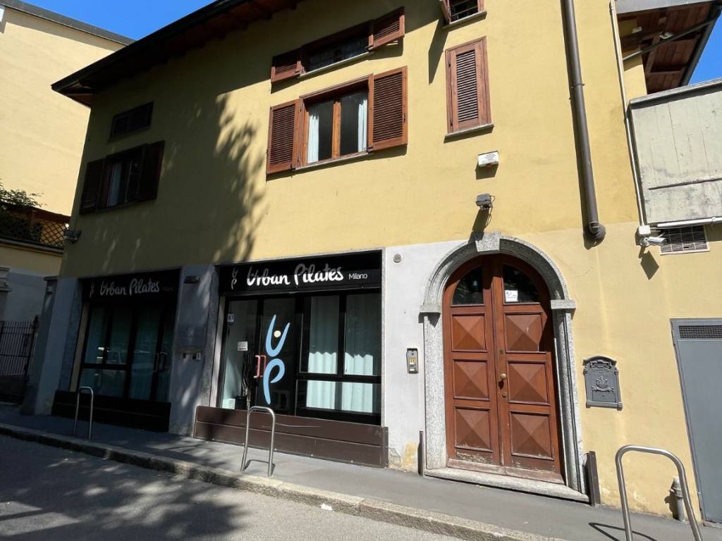 intera palazzina in vendita a Milano in zona Isola