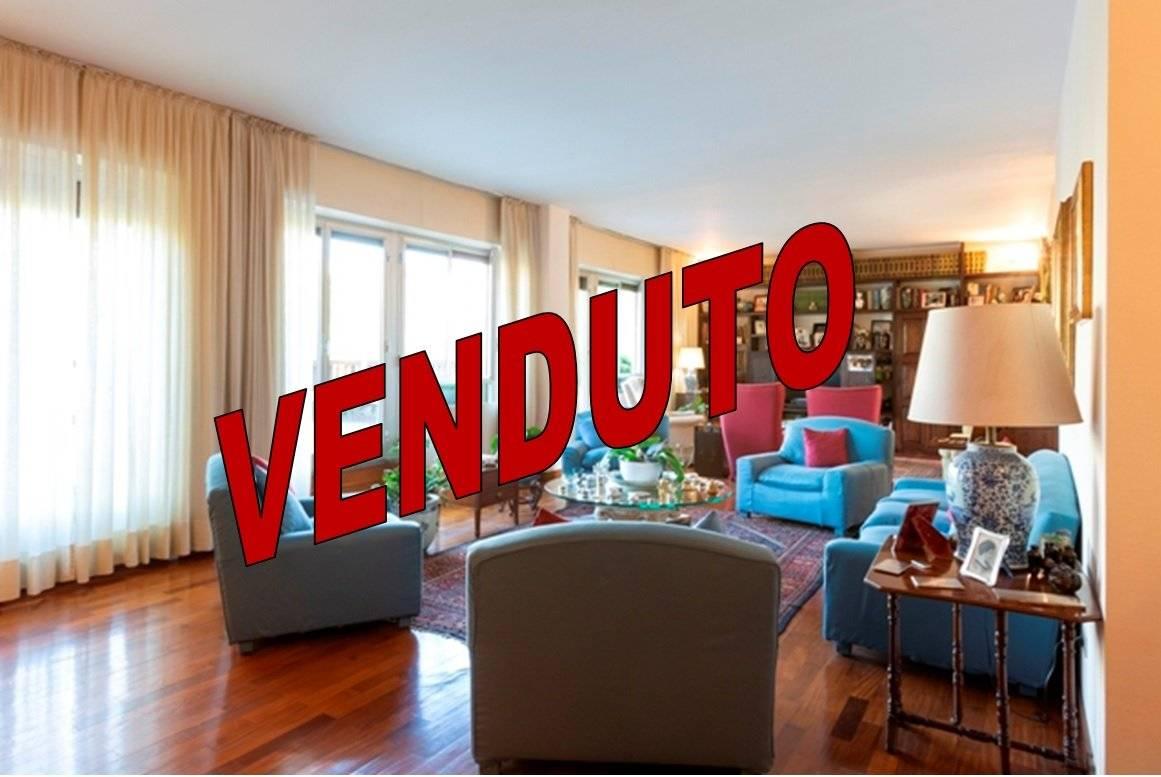 appartamento in vendita a Milano in zona Sempione