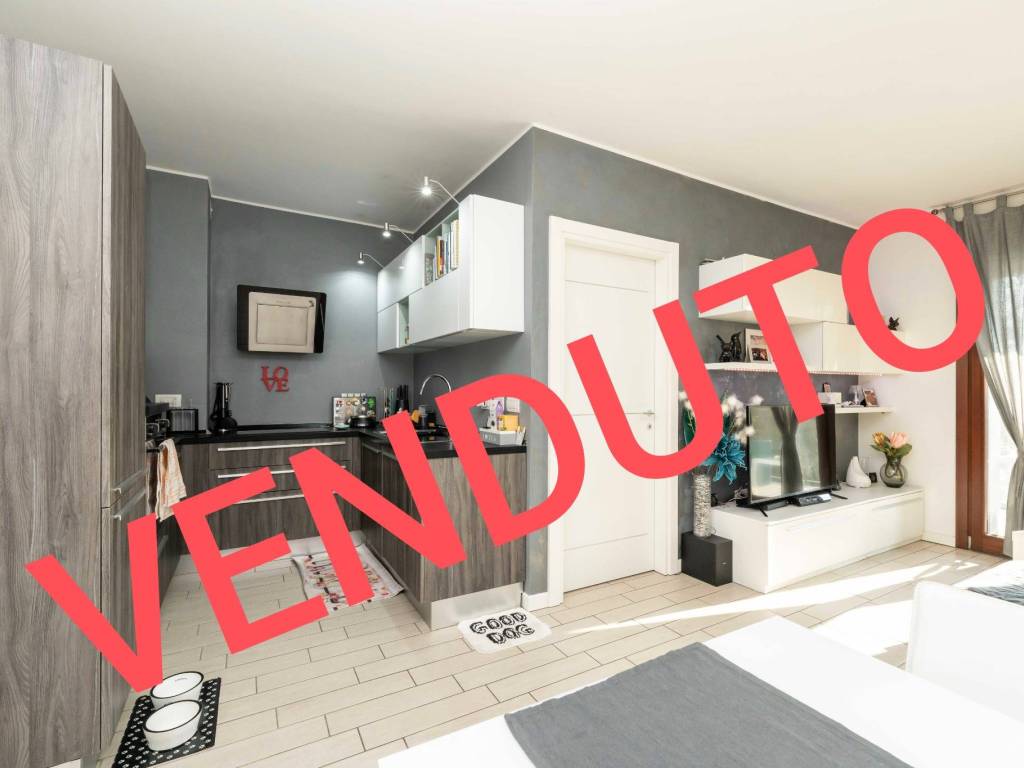 appartamento in vendita a Milano in zona Baggio
