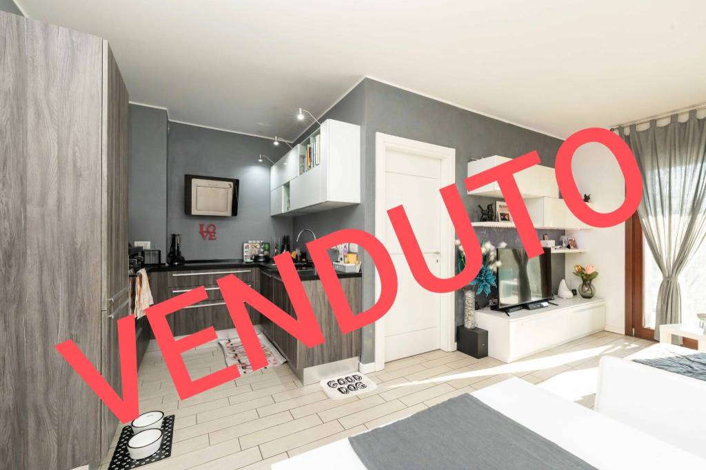 appartamento in vendita a Milano in zona Baggio