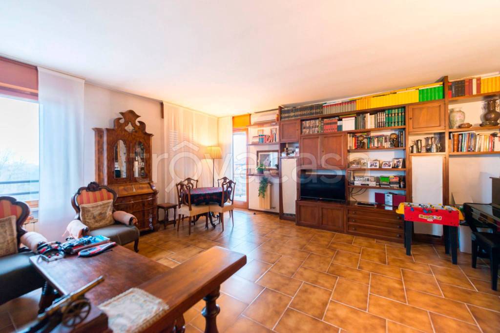 appartamento in vendita a Milano in zona Vigentino