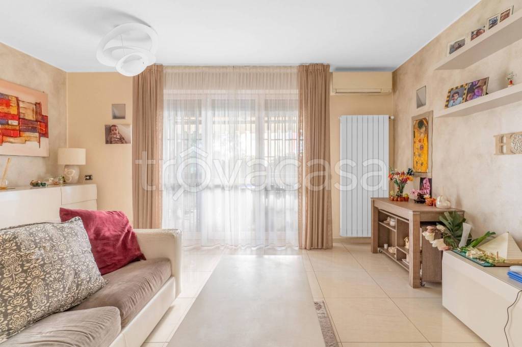 appartamento in vendita a Milano in zona Adriano