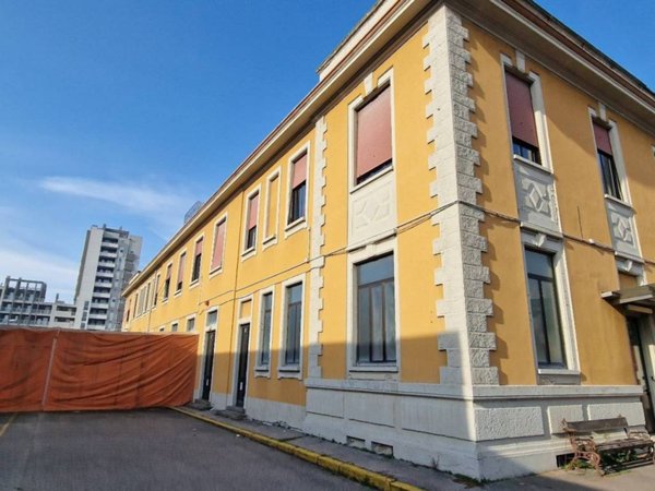 ufficio in vendita a Milano in zona Crescenzago