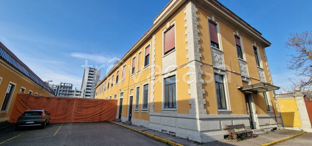 ufficio in vendita a Milano in zona Crescenzago