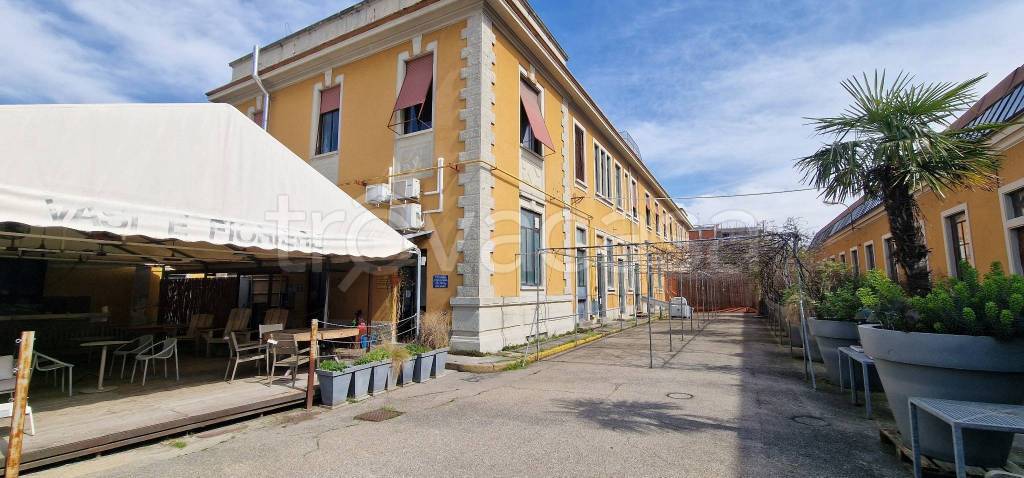 ufficio in vendita a Milano in zona Crescenzago