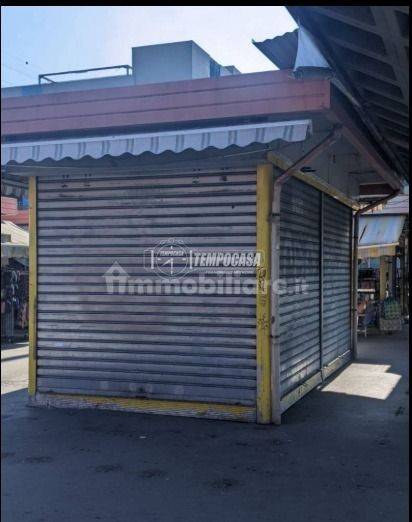 negozio in vendita a Milano in zona Ponte Lambro