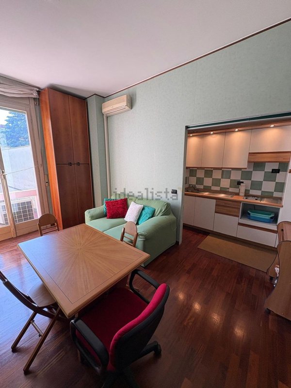 appartamento in vendita a Milano in zona Lorenteggio