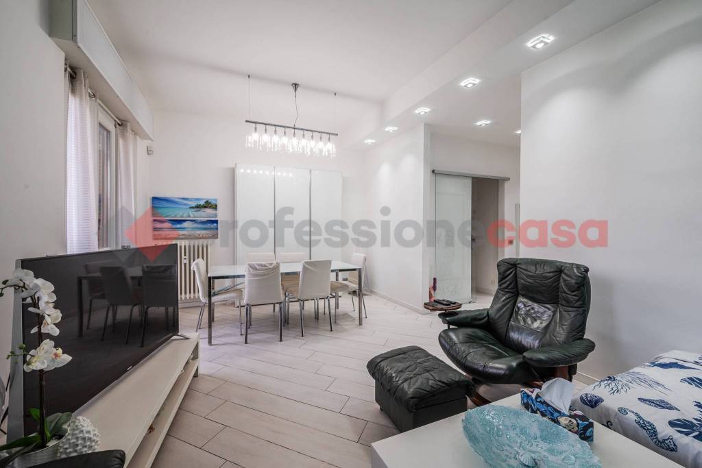 appartamento in vendita a Milano in zona Famagosta