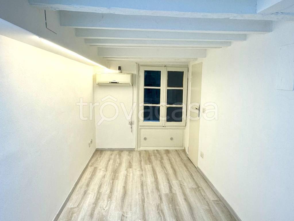 locale di sgombero in vendita a Milano