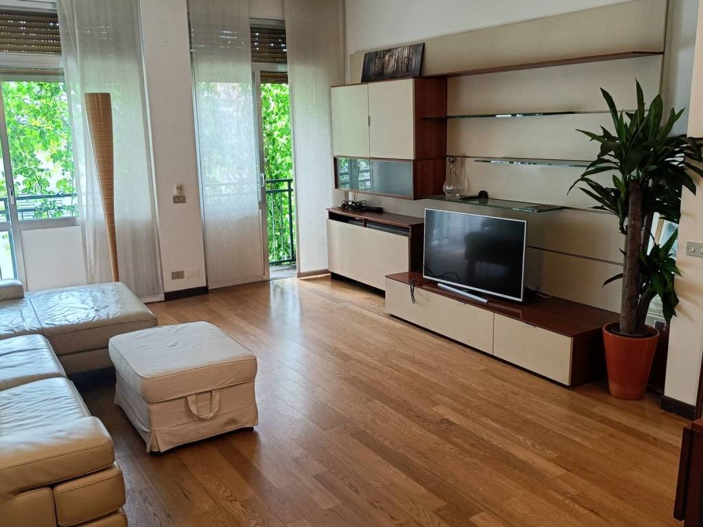 appartamento in vendita a Milano in zona Sempione