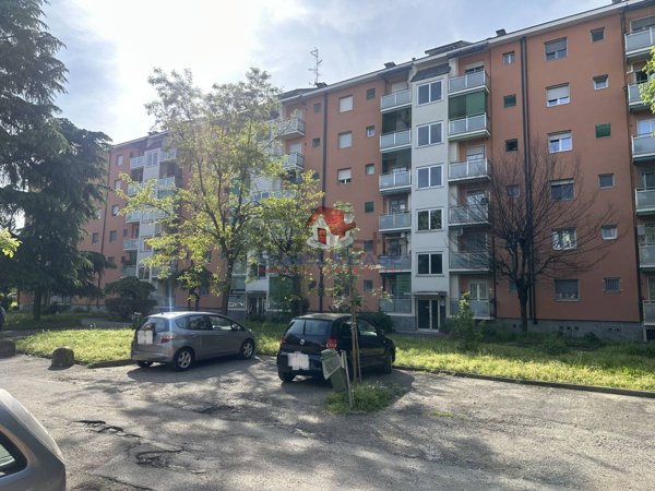appartamento in vendita a Milano in zona Gallaratese