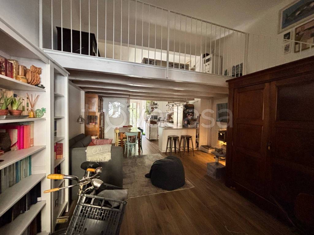 appartamento in vendita a Milano in zona Famagosta