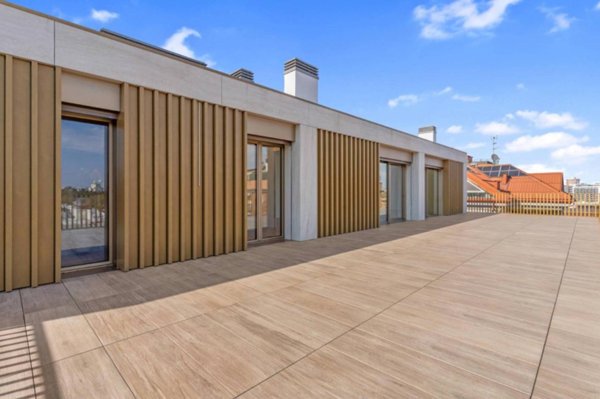 appartamento in vendita a Milano in zona Porta Nuova