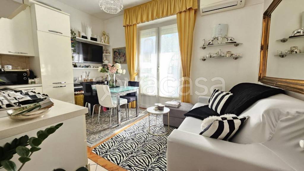 appartamento in vendita a Milano in zona Feltre