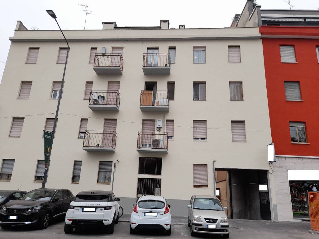 locale commerciale in vendita a Milano in zona Crescenzago