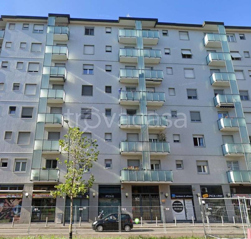 appartamento in vendita a Milano in zona Lorenteggio