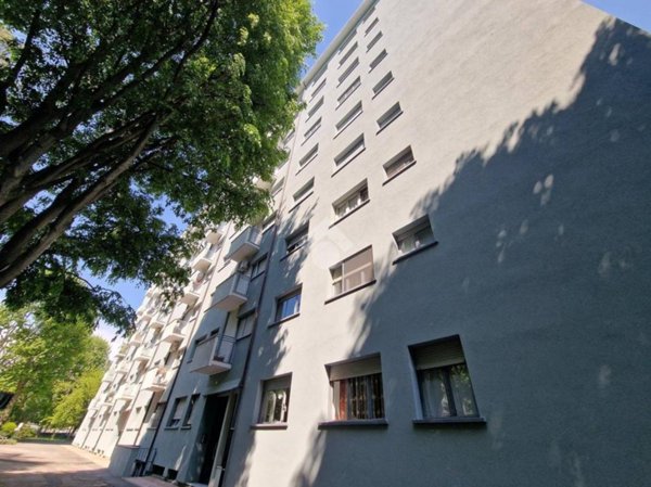 appartamento in vendita a Milano in zona Lorenteggio