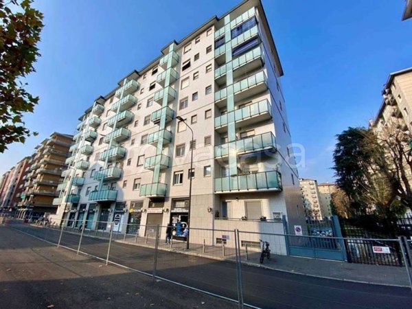 appartamento in vendita a Milano in zona Lorenteggio