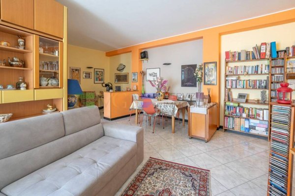 appartamento in vendita a Milano in zona Cascina dei Pomi