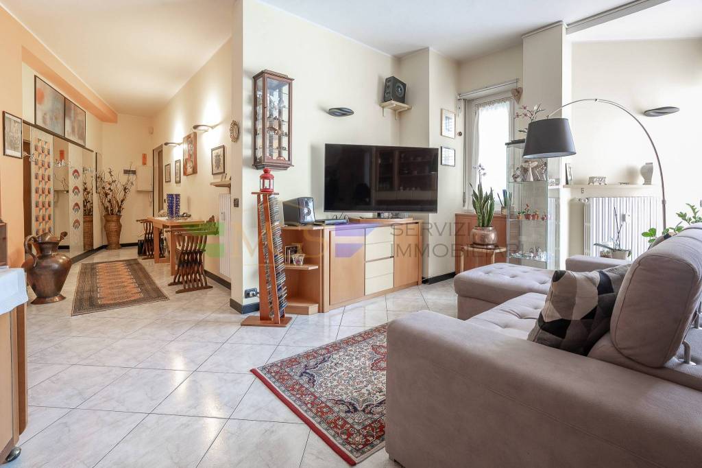 appartamento in vendita a Milano in zona Cascina dei Pomi