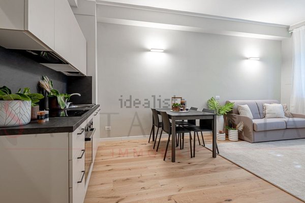 appartamento in vendita a Milano in zona Lorenteggio