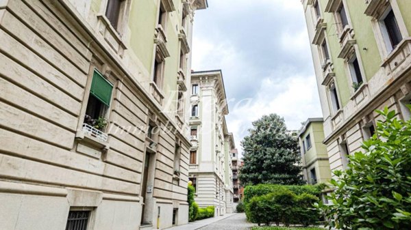 appartamento in vendita a Milano in zona Montalbino