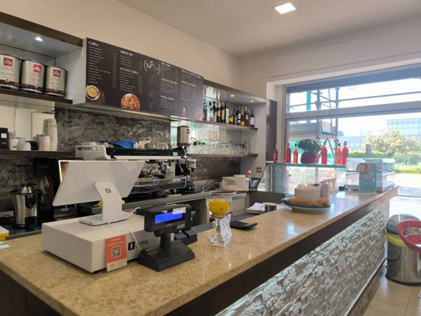 negozio in vendita a Milano in zona Bicocca