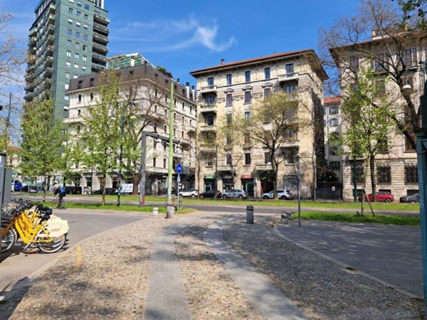 appartamento in vendita a Milano in zona Sempione